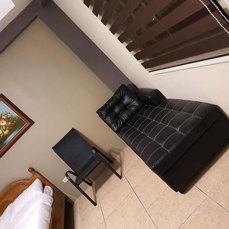 2428 Suites Urdaneta Zewnętrze zdjęcie