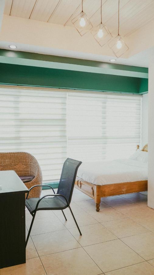 2428 Suites Urdaneta Zewnętrze zdjęcie