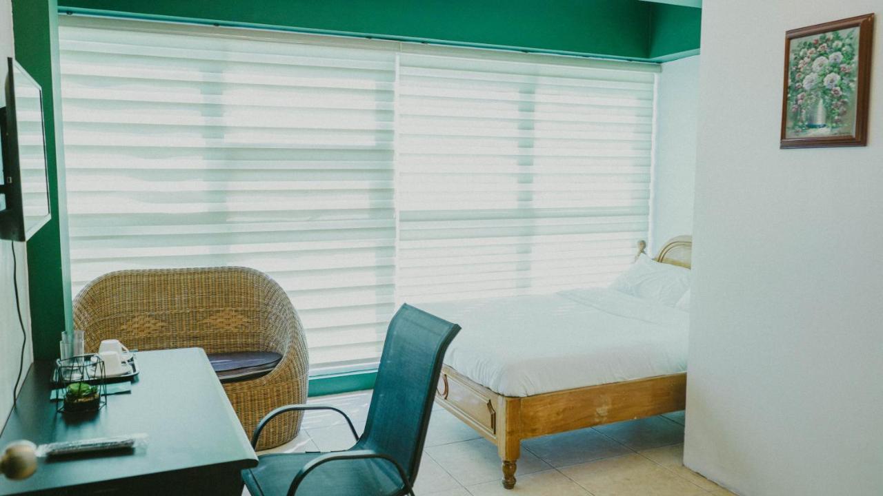 2428 Suites Urdaneta Zewnętrze zdjęcie