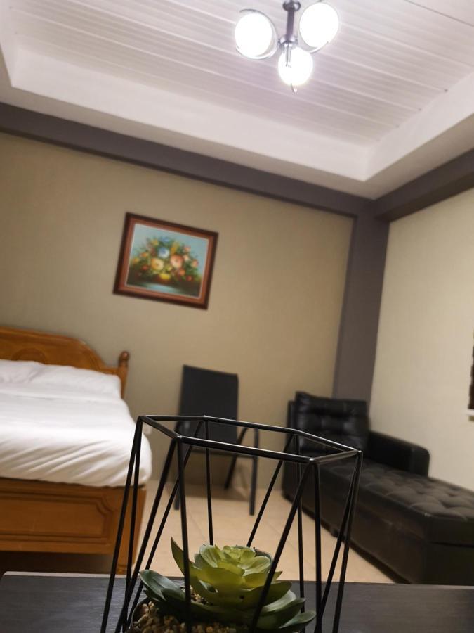 2428 Suites Urdaneta Zewnętrze zdjęcie