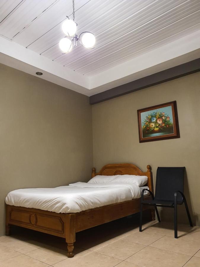 2428 Suites Urdaneta Zewnętrze zdjęcie
