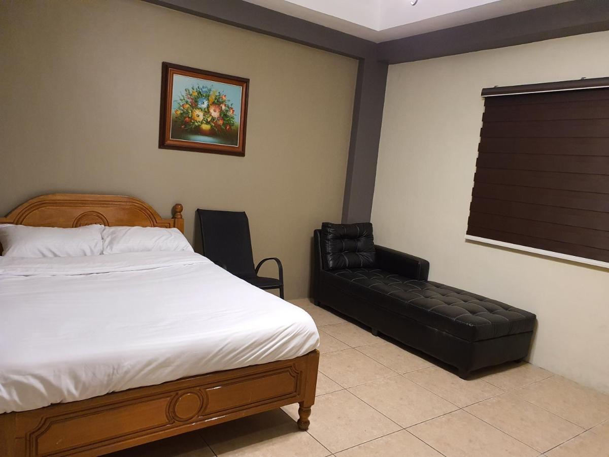 2428 Suites Urdaneta Zewnętrze zdjęcie
