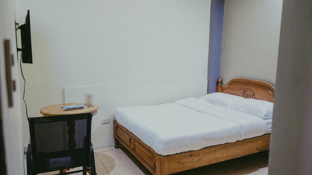 2428 Suites Urdaneta Zewnętrze zdjęcie